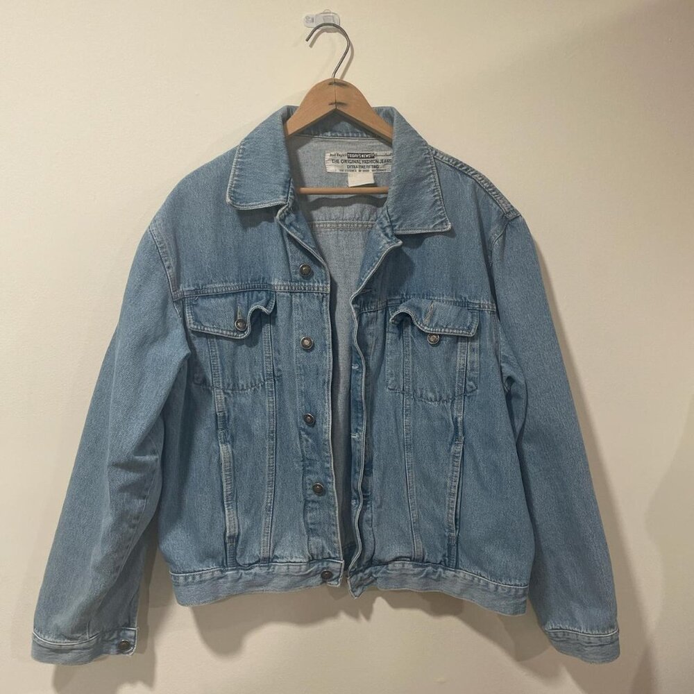 Vintage 80’s light wash blue denim jean jacket